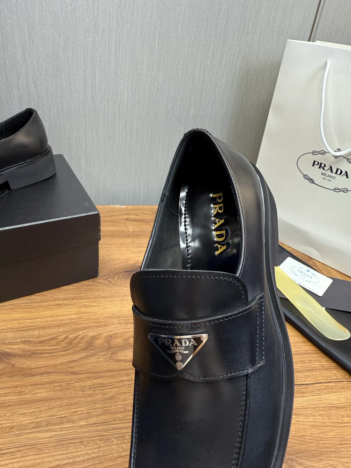 Men's shoes 💰840💰 [PRADA] New models synchronized with the official website, high-quality shipments ✔️Hot-sellers🔥 Original cowhide. Open edge beaded cowhide + cowhide lining, 1🆚1 replica, original lightweight foam outsole, 38-45 (men's 38.45 custom-made, non-refundable)